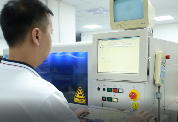 全自動插件機和異形插件機的優缺點分析