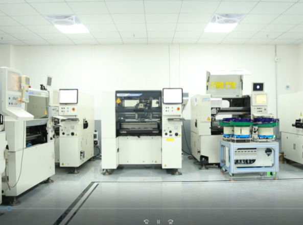 炬鼎貼插教你如何選擇適合的充電器生產(chǎn)設(shè)備插件機(jī)