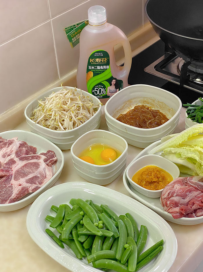 智能手機充電器核心生產設備插件機的簡介