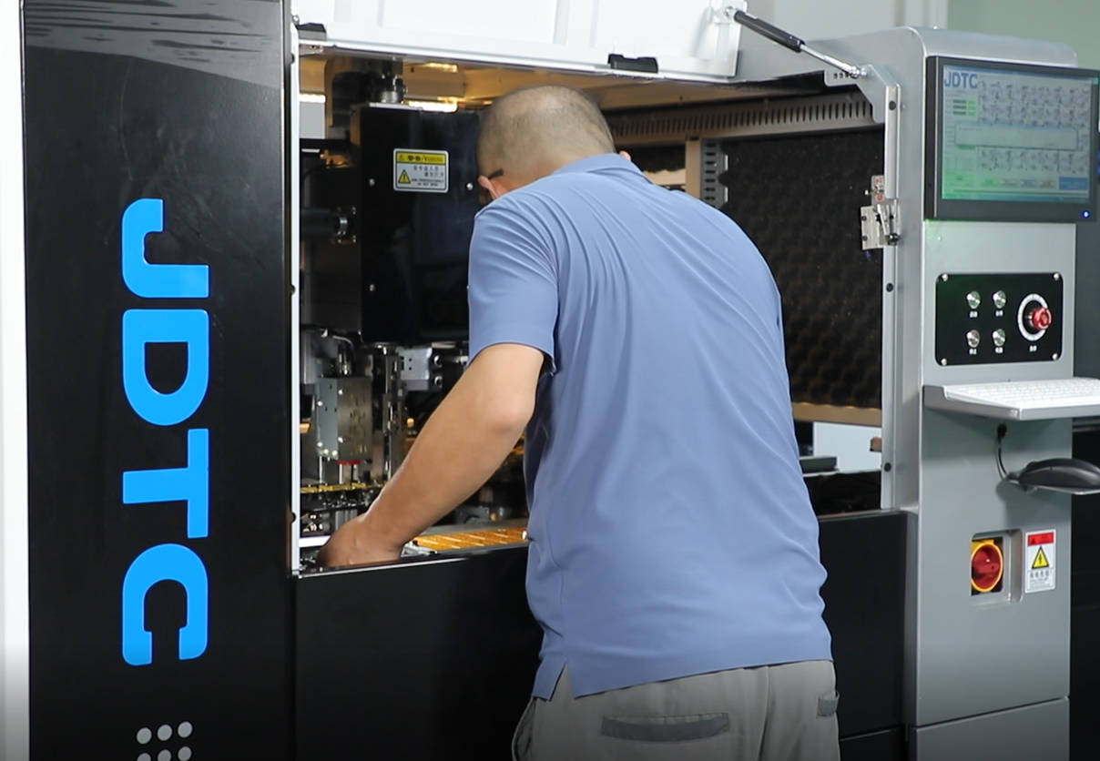 如何高效操作異形插件機(jī)：詳細(xì)步驟與實(shí)用技巧