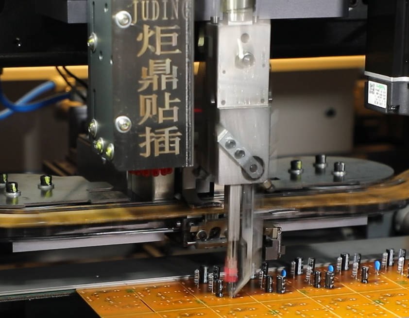 晶體管插件機(jī)驅(qū)動(dòng)電子制造高效自動(dòng)化的新設(shè)備