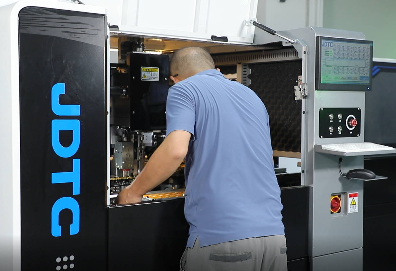 異形插件機的維護與保養技巧