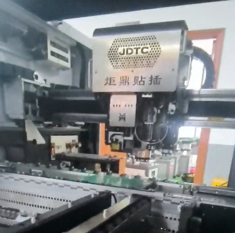 ??適配器插件機設備：電源制造業(yè)高效生產(chǎn)的核心技術裝備?