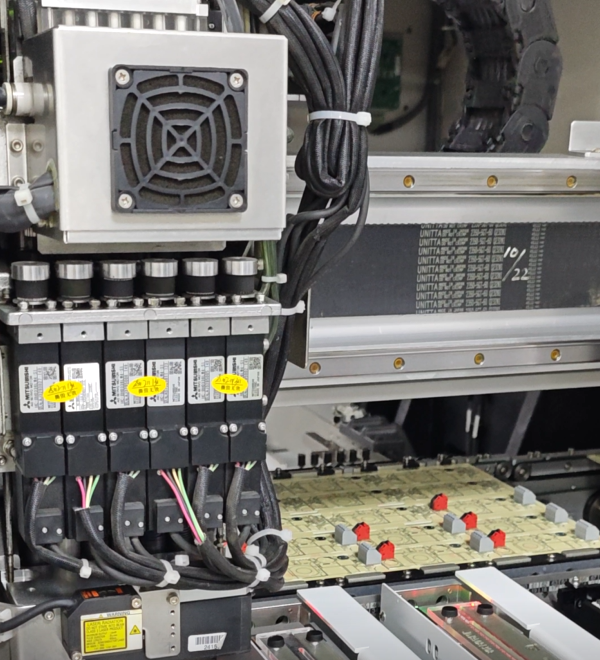 突破PCBA裝配瓶頸：異形插件機如何成為自動化生產(chǎn)的“關鍵先生”?